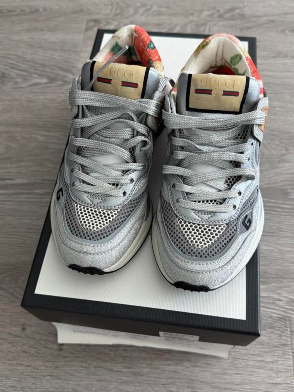 Gucci Women's Grey and Silver Trainers